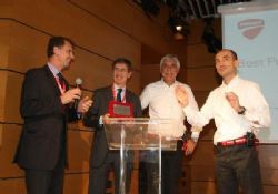 DUCATI'DEN PIRELLI'YE “2010 YILININ EN İYİ ÜRÜN İNOVASYONU” ÖDÜLÜ