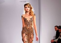 UPS Dilek Hanif'i Paris podyumlarına taşıdı 