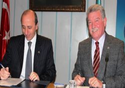 “ÜNİVERSİTE SANAYİ İŞBİRLİĞİ TÜRKİYE'NİN BÜYÜMESİ İÇİN GEREKLİ”