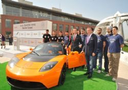 ALİ AĞAOĞLU TÜRKİYE’NİN İLK ELEKTRİKLİ OTOMOBİLİNİ İTÜ’YE BAĞIŞLADI 