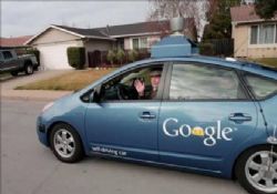 Google'ın sürücüsüz otomobili ehliyetini aldı!