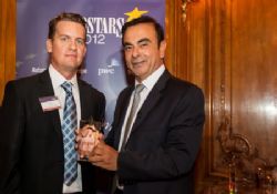 Carlos Ghosn ve Bruno AncelIn