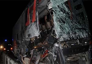 Otobüs, TIR'a Çarptı!.. 14 Yaralı!