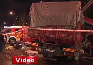 Başkent'te Kamyon Üst Geçide Çarptı