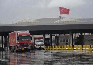 Habur Sınır Kapısı'ndan Türkiye'ye araç geçişi başladı
