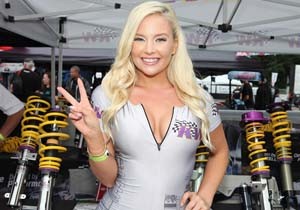 Modifiye araçlar bu kızlarla daha göz alıcı