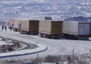 TIR'lar Tendürek Dağı'nda Mahsur Kaldı