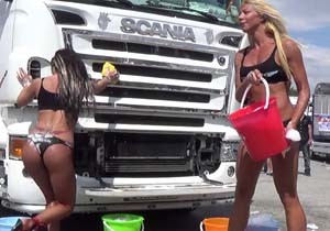 Araçlarını Yıkarken Yürek Hoplattılar