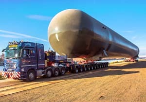 Devasa büyüklükte ve ağırlıktaki yükün taşınması bu şekilde gerçekleştiriliyor.	