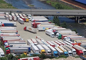 TIR Parklarına 1 Mart'a Kadar Süre Verildi