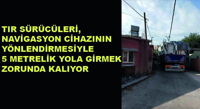 Adana'da Tır Sürücüleri, Navigasyon Cihazının Yönlendirmesiyle Otoyoldan Çıkıp 5 Metrelik Yola Girmek Zorunda Kalıyor