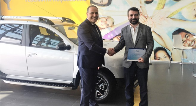 Dacia Türkiye’de 300 Bininci Otomobilini Teslim Etti