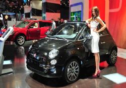 Fiat’ın “500 by Gucci”den Sonra Cabriolet Versiyonu Fiat “500C by Gucci” de Frankfurt’ta Sahneye Çıktı !