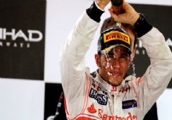 ABU DHABI'DE GÜLEN İSİM HAMILTON OLDU