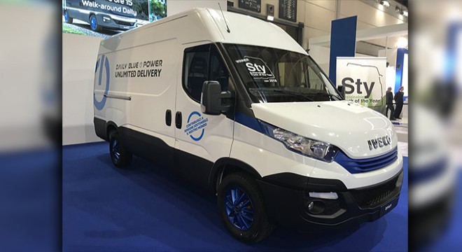 IVECO Daily Hi-Matic Yılın Sürdürülebilir Panel Vanı Ödülünü Aldı