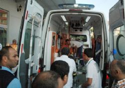Minibüs kamyonla çarpıştı: 1 ölü, 20 yaralı
