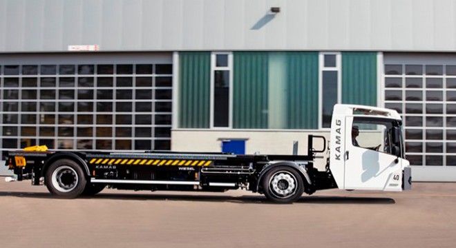 Kamag Presents Two Versions of the Wiesel