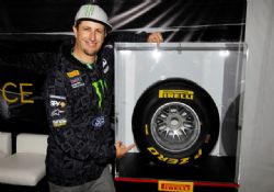 KEN BLOCK, PIRELLI F1 Direksiyonunda!