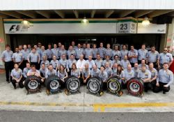 PİLOTLAR 2011 F1 SEZONUNDA 35 BİN ADET PZERO KULLANDI