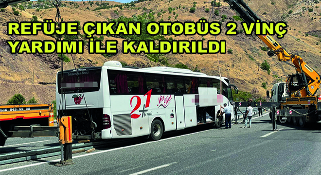 Refüje Çıkan Otobüs 2 Vinç Yardımı ile Kaldırıldı