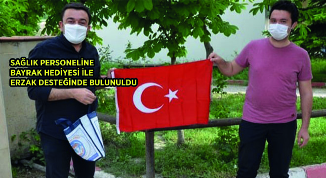 Sağlık Personeline Bayrak Hediyesi ile Erzak Desteğinde Bulunuldu