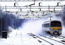 Yoğun kar YHT'yi de etkiledi 