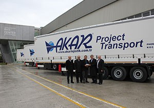 Türkiye’nin lider treyler üreticisi Tırsan, Kocaeli merkezli Akar İç ve Dış Tic.Ltd.’ne 60 adet Tırsan SCS X+ Perdeli Maxima satışı gerçekleştirdi