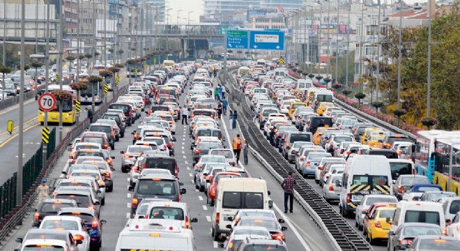 Trafiğe 4 Ayda 363 Bin 864 Araç Eklendi