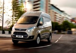 FORD  CUSTOM AİLESİ’NE YENİ ÜYE