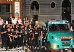 Dakar Rallisi'nde 3 Iveco aracı ilk 10'da