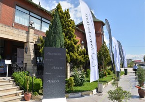 Mercedes-Benz Türk Adapazarı Pamukova’da kamyon şoförlerine özel dinlenme salonu açtı