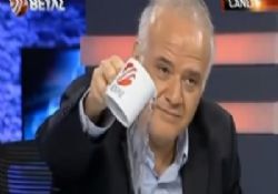Bardaktaki Suyu Masaya Döktü