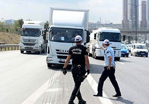 TEM Otoyolu'nda Kamyon ve Otobüs Denetimi