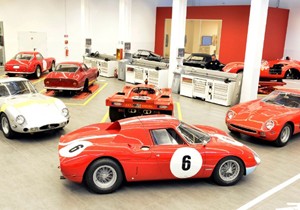 Efsane Ferrari'ler güzellik yarışmasında