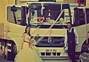 Gelin Arabası Değil, Gelin Kamyonu...