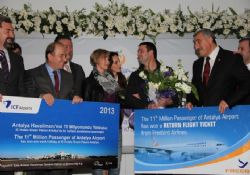 Antalya'da 11 milyonuncu yolcu sevinci