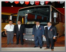 Anadolu ISUZU NOVO ile İzmir Fuarına Çıkartma Yaptı