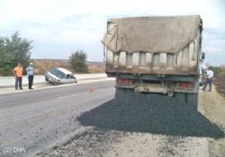 Yola Saçılan Asfalt Kazaya Neden Oldu