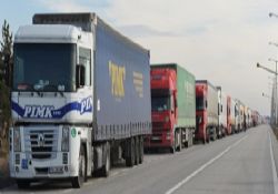 Kapıkule'de 10 kilometre TIR kuyruğu