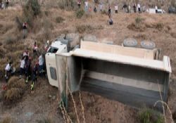 Manisa'da Kamyon Devrildi 1 Ölü 