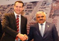 PETKİM LİMANI'NDA YATIRIMIN İLK İMZALARI ATILDI