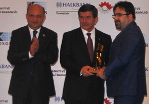 NSK’nın Ödülünü Başbakan Davutoğlu Verdi