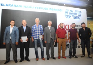 IRU'dan Omsan Sürücüsüne Onur Nişanı