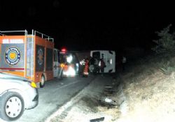 Yolcu otobüsü devrildi: 59 kişi hastanelik oldu