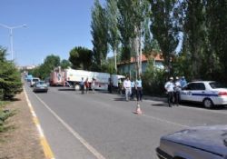 Şoförsüz Kamyon Kaza Yaptı 