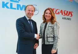 İmzalar Hollanda Sarayı’nda Atıldı