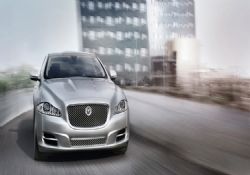 Sınıfında Bir İlk: Jaguar XJ Şimdi 2.0 Litre!
